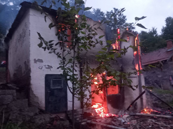 Vatra progutala kuću u blizini Sarajeva