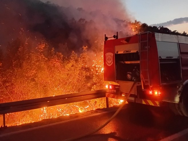 Vatra se približila kućama u trebinjskim selima