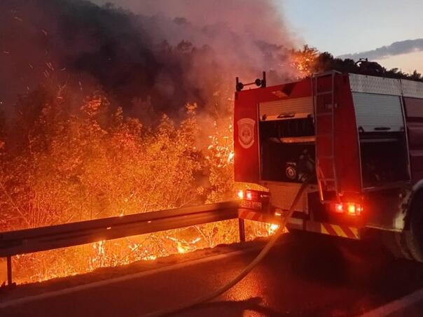 Vatra se približila kućama u trebinjskim selima