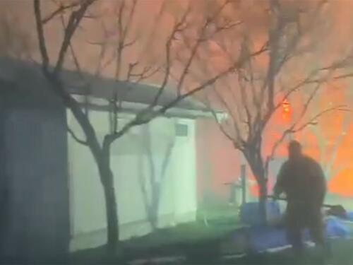 Vatrogasci: Situacija kod Teslića katastrofalna, vatra ušla između kuća