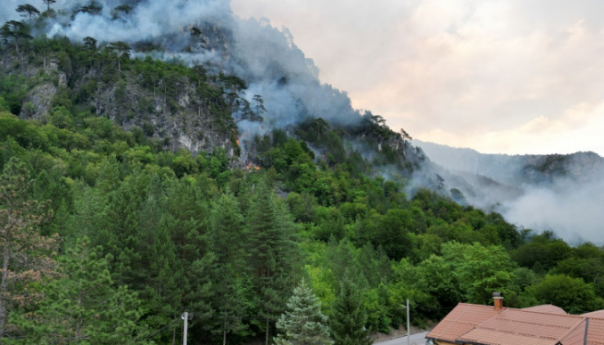 Vatrogasci u Konjicu se i dalje bore s vatrenom stihijom