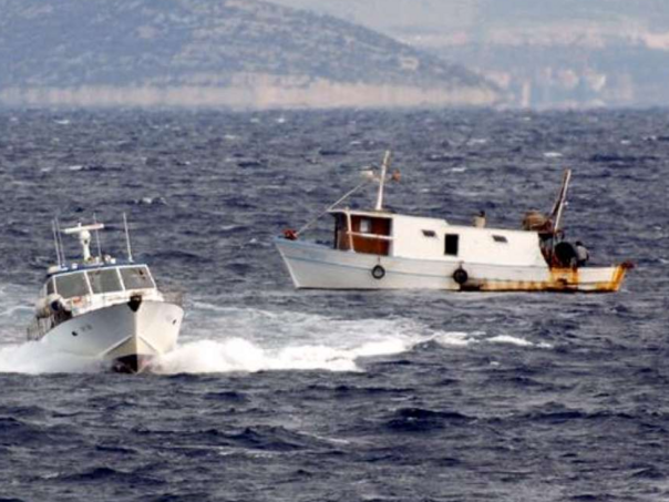Vatrogasci u viškom akvatoriju spasili 16 osoba