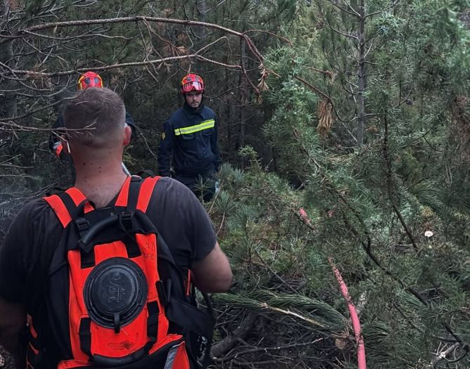 Vatrogasci uz pomoć kanadera lokalizovali požar na Blidinju