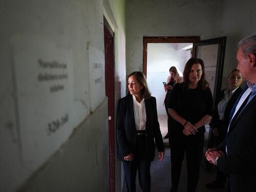 Važan korak sjećanja i očuvanja pravde: Gatti Santana posjetila logor Trnopolje