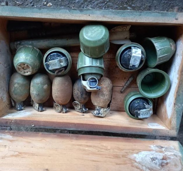 Veća količina oružja pronađena prilikom pretresa u Doboju