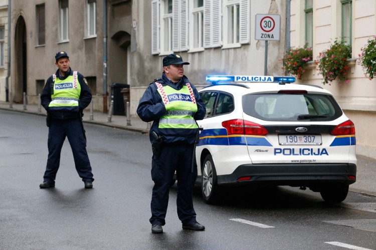 Veća količina oružja pronađena u kući napadača na policajca
