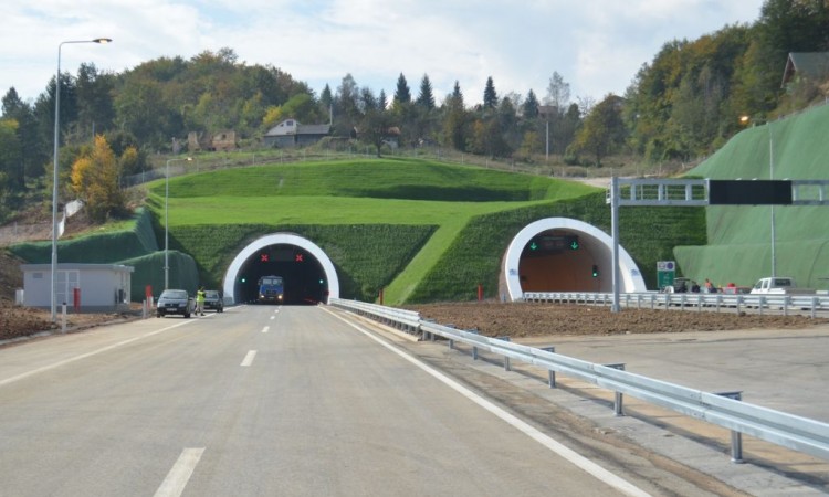 Večeras obustava saobraćaja na dionici autoputa A-1 Tarčin-Sarajevo zapad