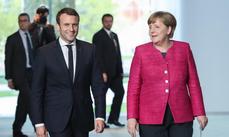 Večeras susret Macrona i Merkel
