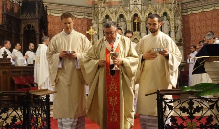 Večernjakov specijal o životu i radu kardinala Puljića