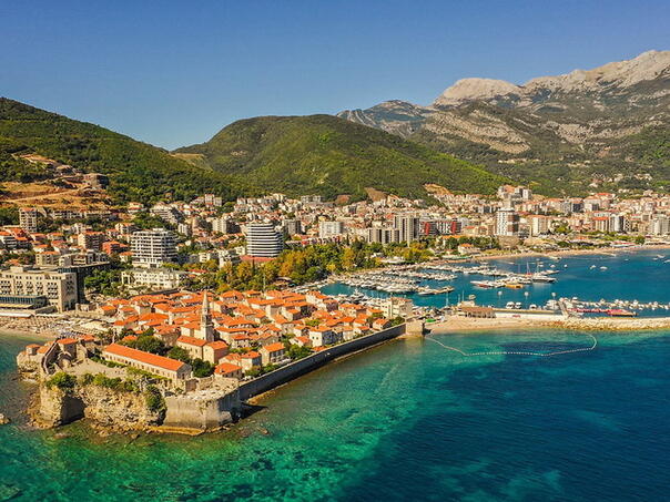 Veći dio Budve ostao bez struje, u gradu boravi 35.000 turista