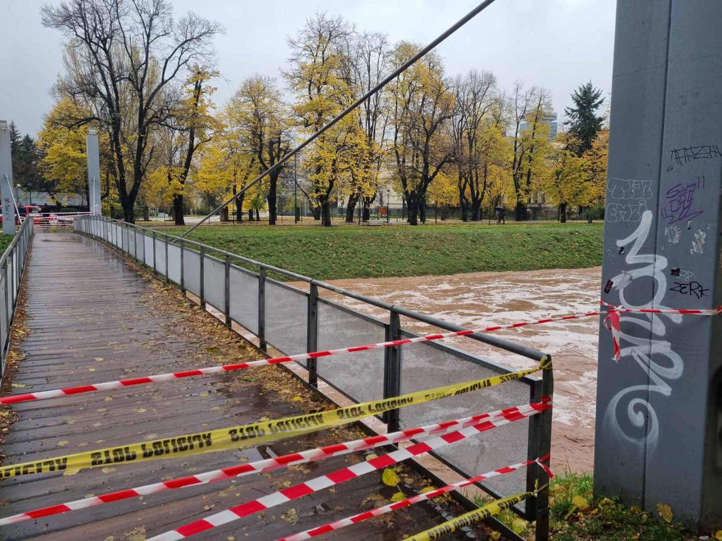 Veći dio Sarajeva bez struje, zatvaraju se mostovi