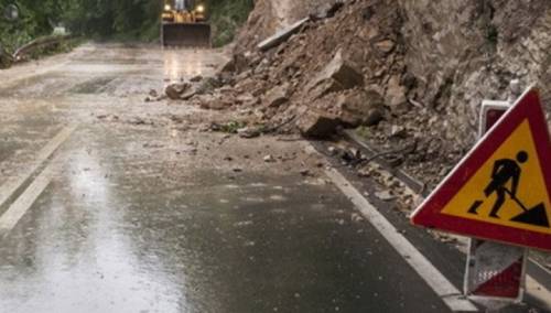 Veći odron na putu Zavidovići - Olovo, kod mjesta Ribnica
