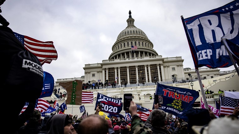 Većina Amerikanaca smatra da Trumpa treba odmah smijeniti