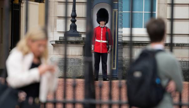 Većina Britanaca želi zadržati monarhiju