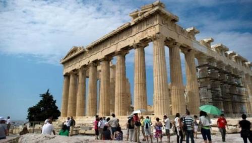 Većina Grka smatra turiste prijetnjom: Traže obavezno testiranje stranaca