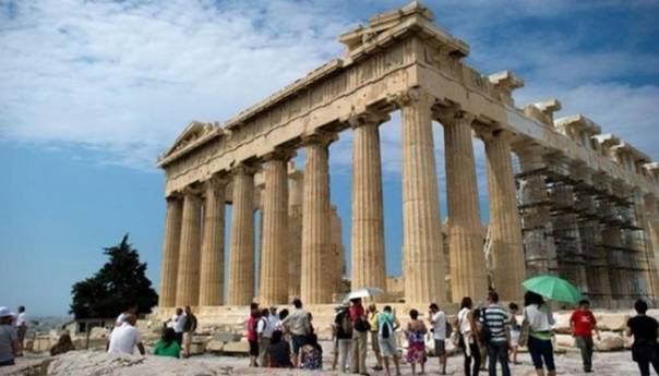 Većina Grka smatra turiste prijetnjom: Traže obavezno testiranje stranaca