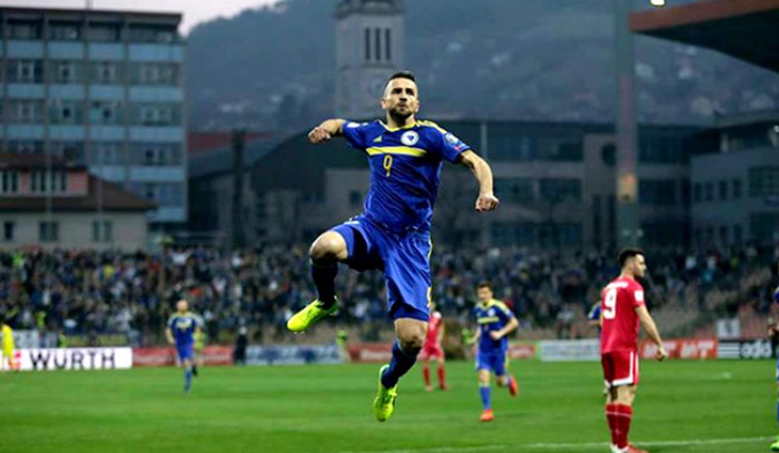 Vedad Ibišević djeci iz Vlasenice poslao po 100 KM bajramluka 
