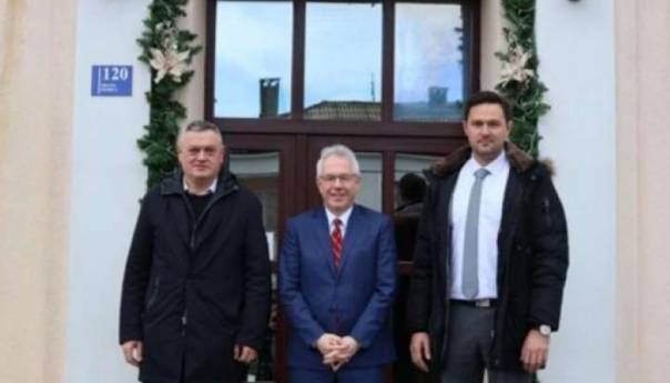 Veleposlanik SAD-a na sastanku s predstavnicima Tomislavgrada i Vlade HBK-a