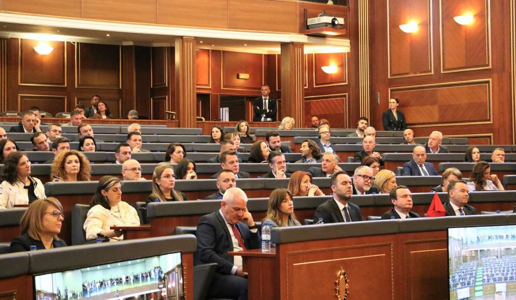 Ambasade SAD i Italije pozvale na poštivanje odluke Ustavnoga suda Kosova