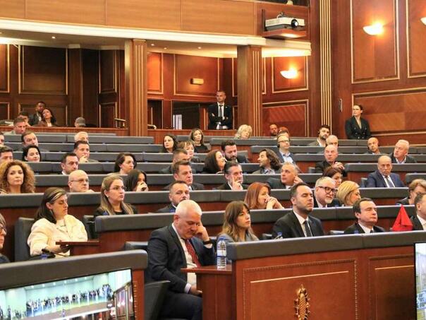 Ambasade SAD i Italije pozvale na poštivanje odluke Ustavnoga suda Kosova