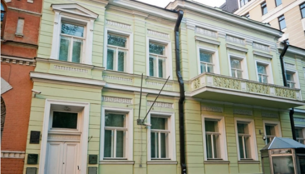 Velika Britanija počela povlačenje osoblja iz ambasade u Ukrajini