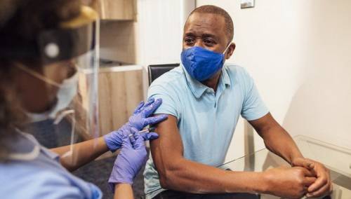 Velika Britanija: Treća doza vakcina osobama iznad 50 godina