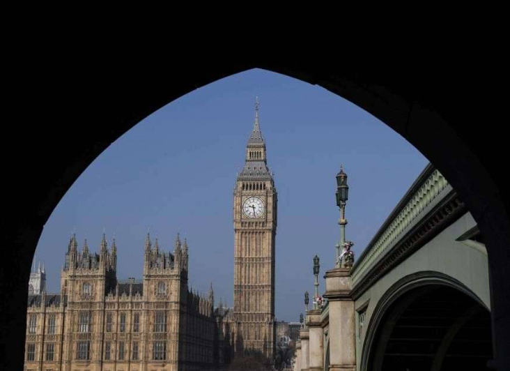 Velika Britanija u najnovijoj istrazi preispituje Epsteinova slijetanja u njihove vojne baze