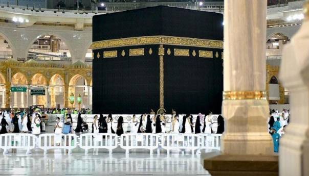 Velika džamija u Meki ponovo otvorena u punom kapacitetu