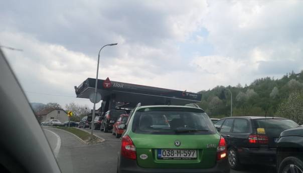 Velika gužva na pumpi u Travniku nakon rekordno niske cijene