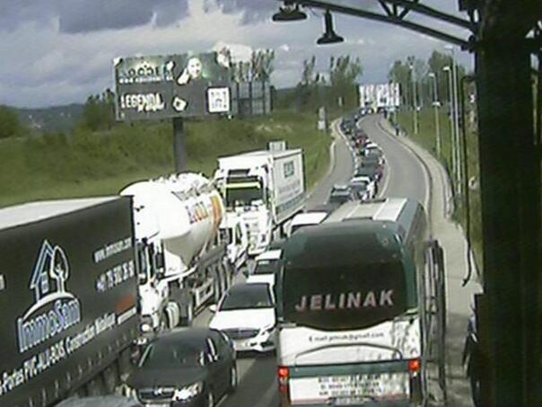 Velika gužve na graničnim prijelazima na ulazu u BiH