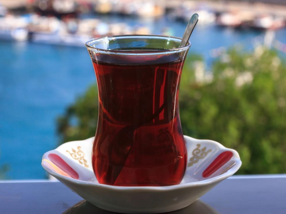 Velika kompanija zaustavila proizvodnju čaja u Turskoj