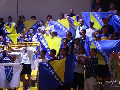 Velika podrška Zmajevima: Bh. navijači ispunili dvoranu u Limassolu