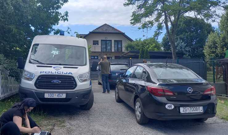 Velika policijska akcija i pretresi u Petrinji, uhapšen gradonačelnik