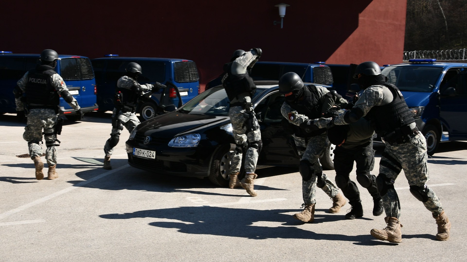Velika policijska akcija u Sarajevu, više osoba osumnjičeno