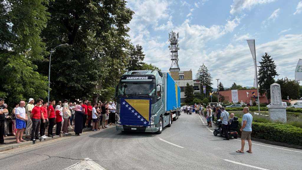 Velika tuga i bol na ispračaju pet žrtava genocida u Prijedoru