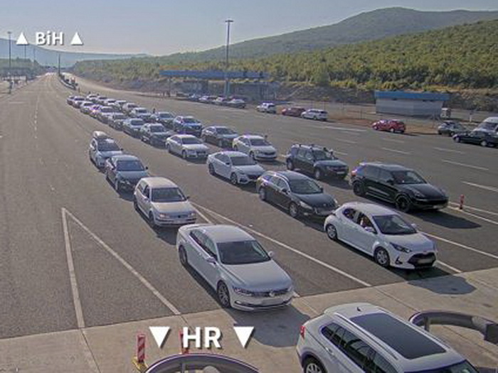 Velike gužve na granicama: Duge kolone od ranih jutarnjih sati