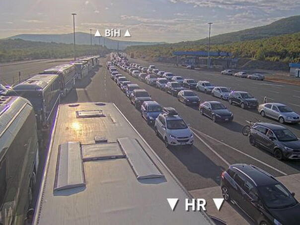 Velike gužve na granicama: Evo na kojim prelazima se jutros najduže čeka