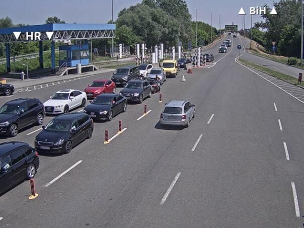 Velike gužve na granici sa Hrvatskom, čeka se satima