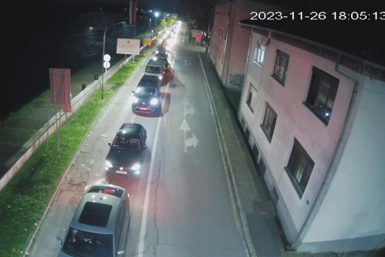 Velike gužve na graničnim prelazima sa Hrvatskom 