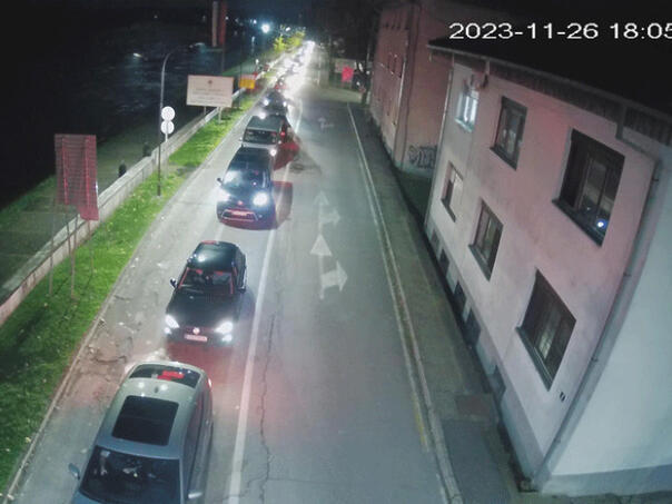 Velike gužve na graničnim prelazima sa Hrvatskom