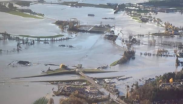 Velike poplave na zapadu Kanade: Bujice uništile ceste, na terenu i vojska