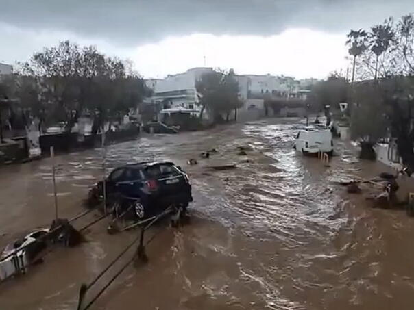 Velike poplave pogodile grčke otoke Mikonos i Paros