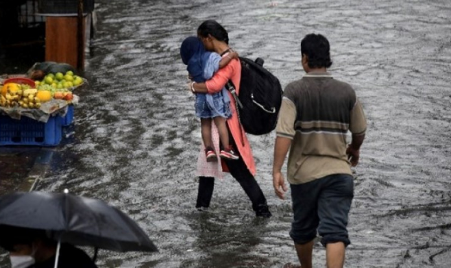 Velike poplave u Indiji: Ima poginulih, pobjeglo pola miliona ljudi