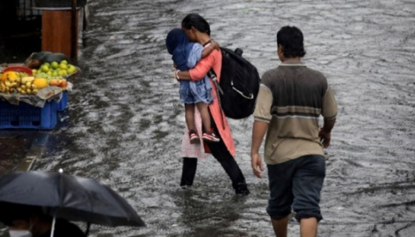 Velike poplave u Indiji: Ima poginulih, pobjeglo pola miliona ljudi