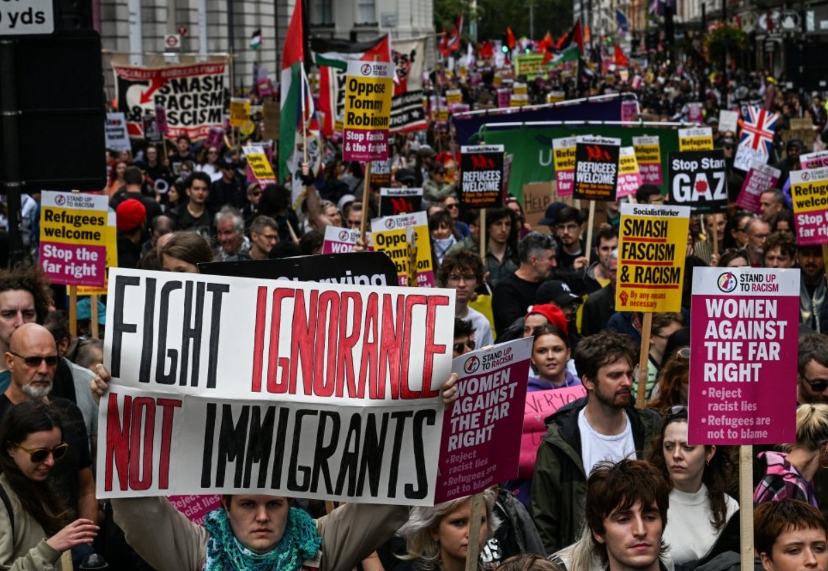 Veliki antimigrantski protest u Londonu: "Pošaljite ih kući"
