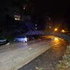 Veliki bor poklopio auto u Mostaru, intervenisali vatrogasci