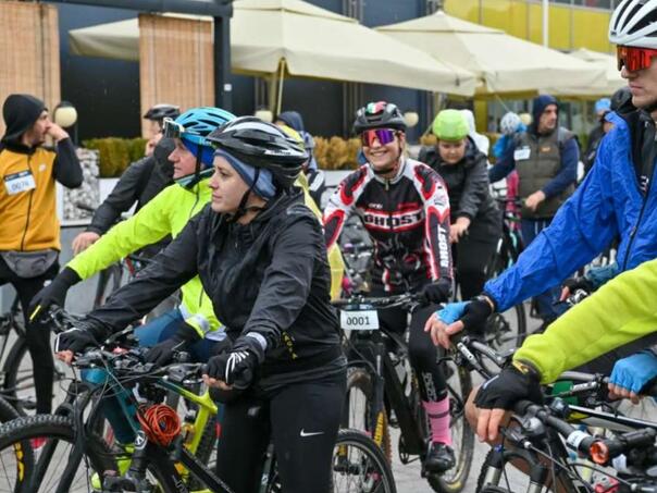 Veliki broj biciklista na 14. kišnoj 'Giro di Sarajevo' utrci