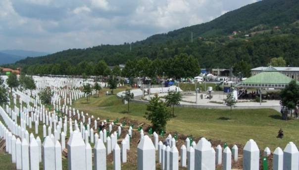 Veliki broj osumnjičenih za genocid u Srebrenici još na slobodi