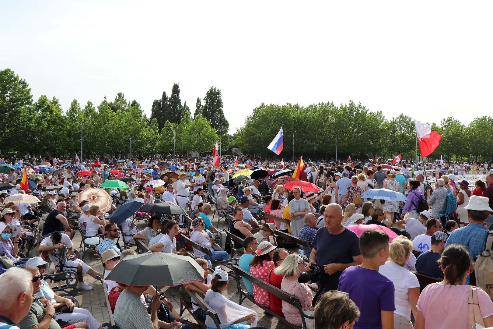 Veliki broj vjernika iz cijeloga svijeta sudjelovalo u procesiji u Međugorju
