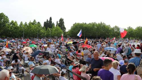 Veliki broj vjernika iz cijeloga svijeta sudjelovalo u procesiji u Međugorju